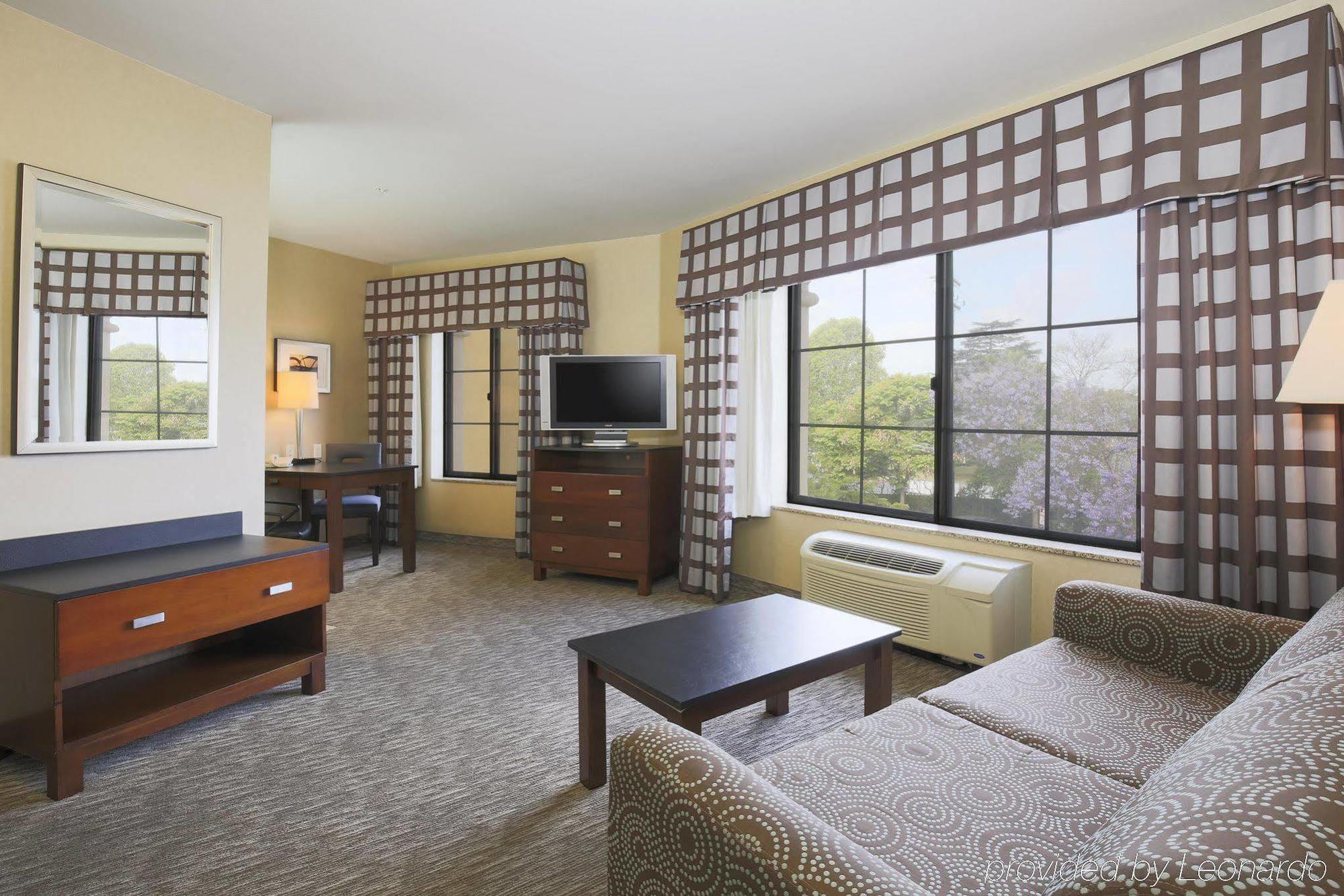 Hampton Inn Santa Barbara/Goleta Buitenkant foto
